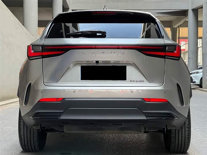 Фото 4 - Lexus NX