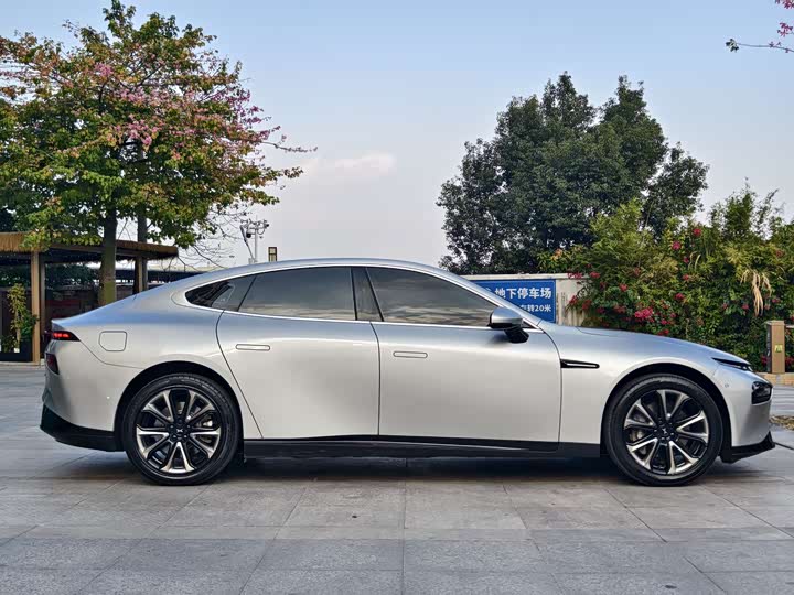 Фото 8 - XPeng P7