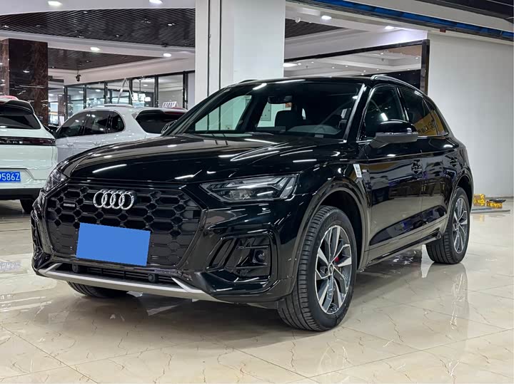 Фото 1 - Audi Q5L