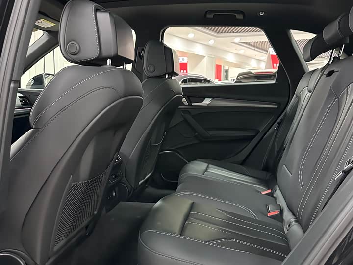 Фото 5 - Audi Q5L