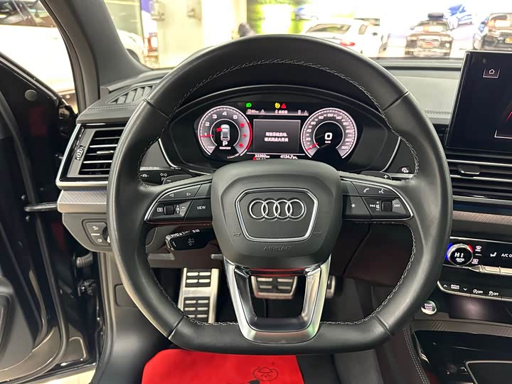 Фото 7 - Audi Q5L