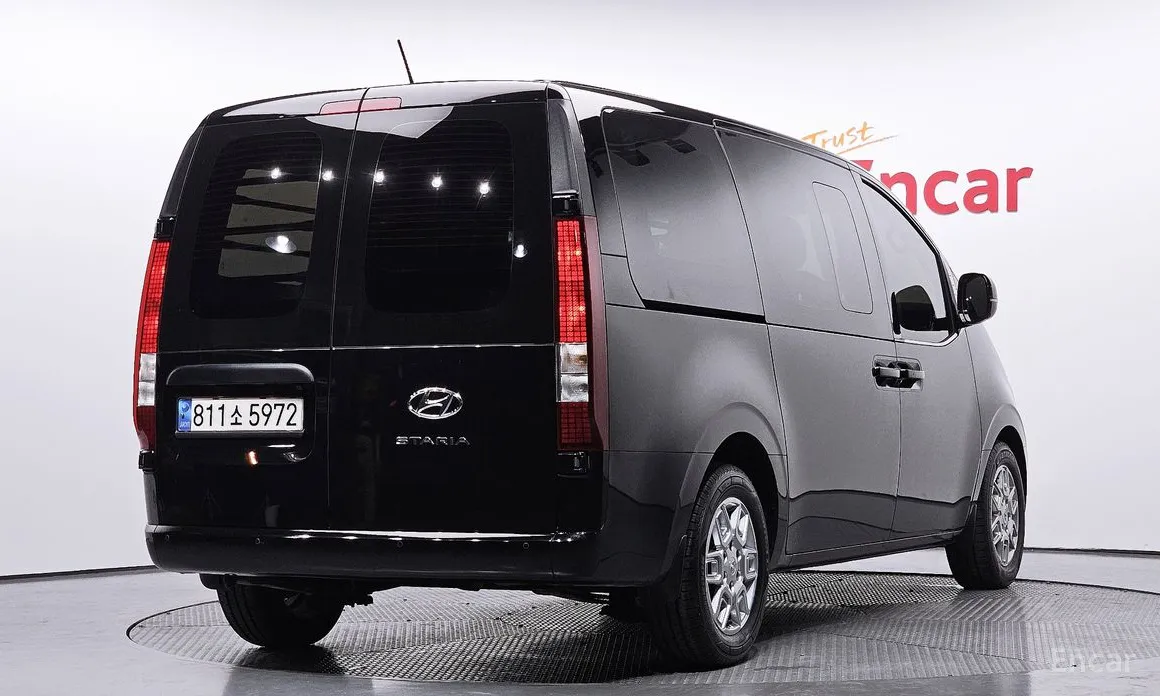 Фото 2 - Hyundai Staria