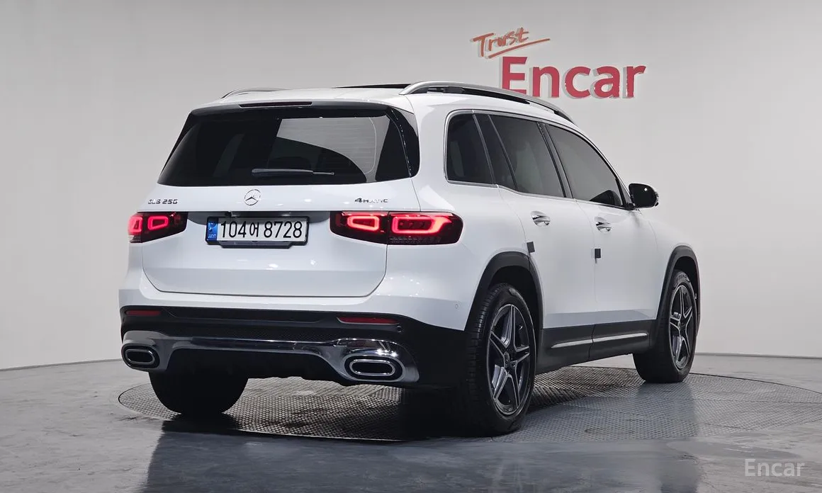 Фото 2 - Mercedes-Benz GLB-Class