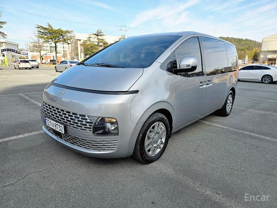 Фото 1 - Hyundai Staria