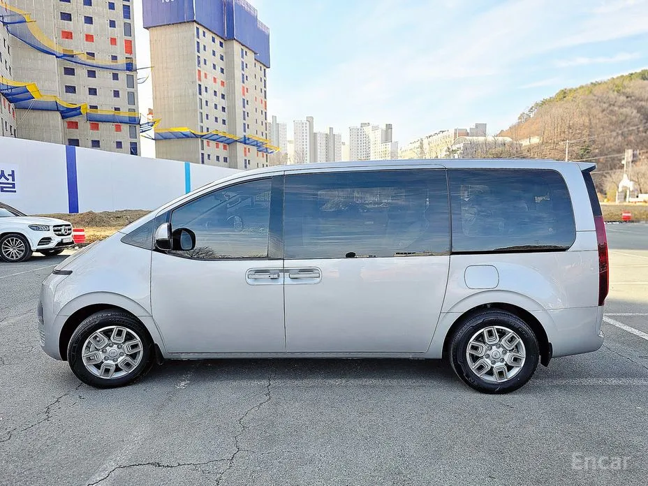 Фото 3 - Hyundai Staria