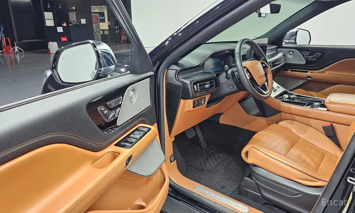 Фото 11 - Lincoln Aviator