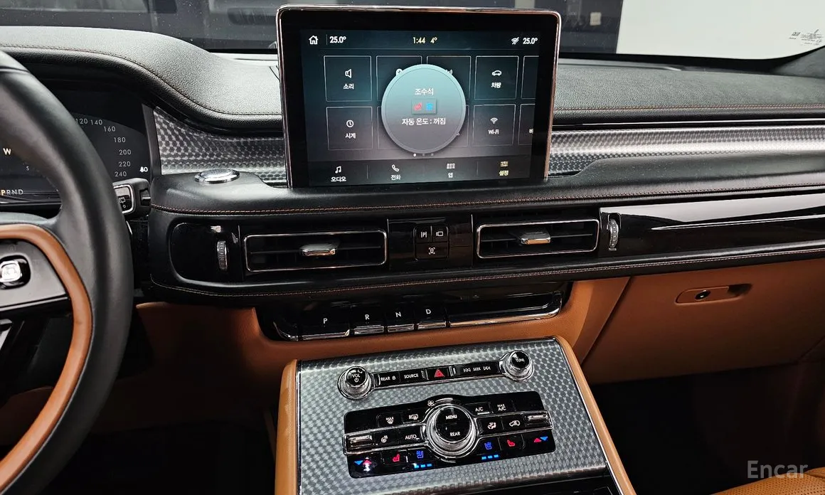 Фото 14 - Lincoln Aviator