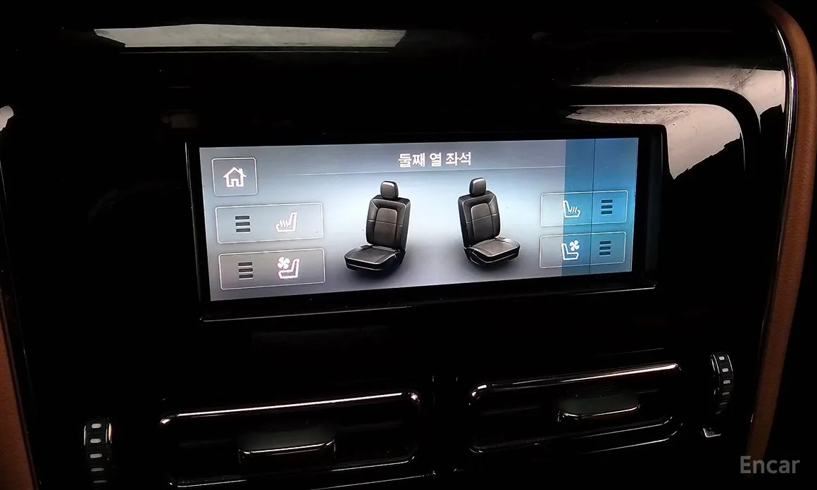 Фото 17 - Lincoln Aviator