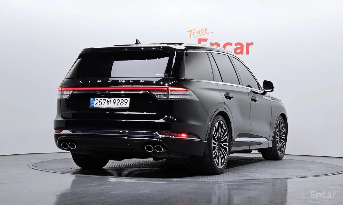 Фото 2 - Lincoln Aviator