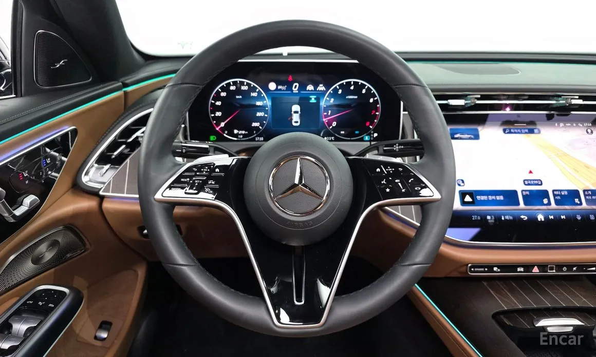 Фото 13 - Mercedes-Benz E-Class