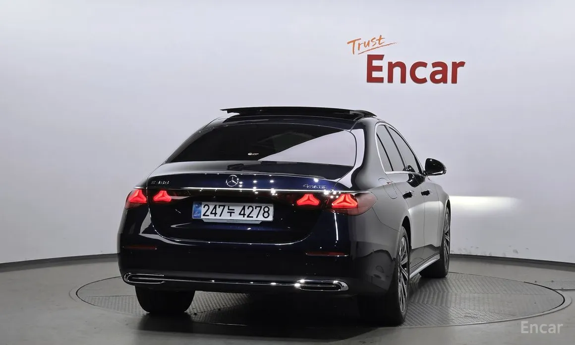 Фото 4 - Mercedes-Benz E-Class