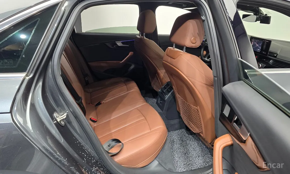 Фото 12 - Audi A4