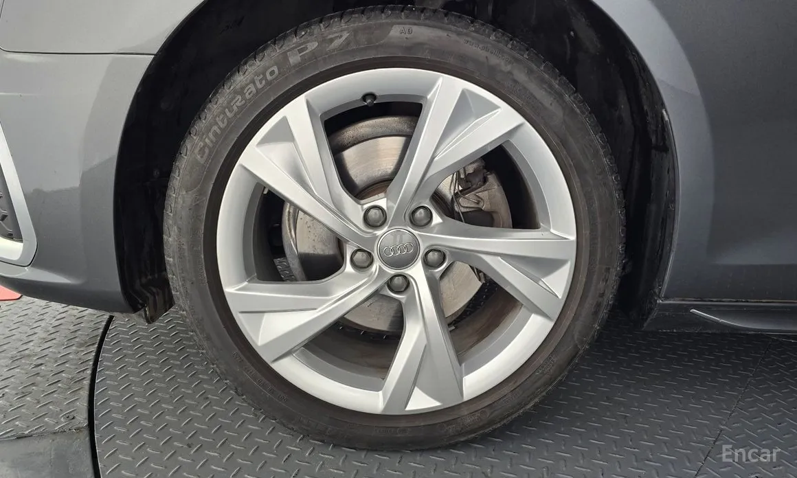 Фото 5 - Audi A4