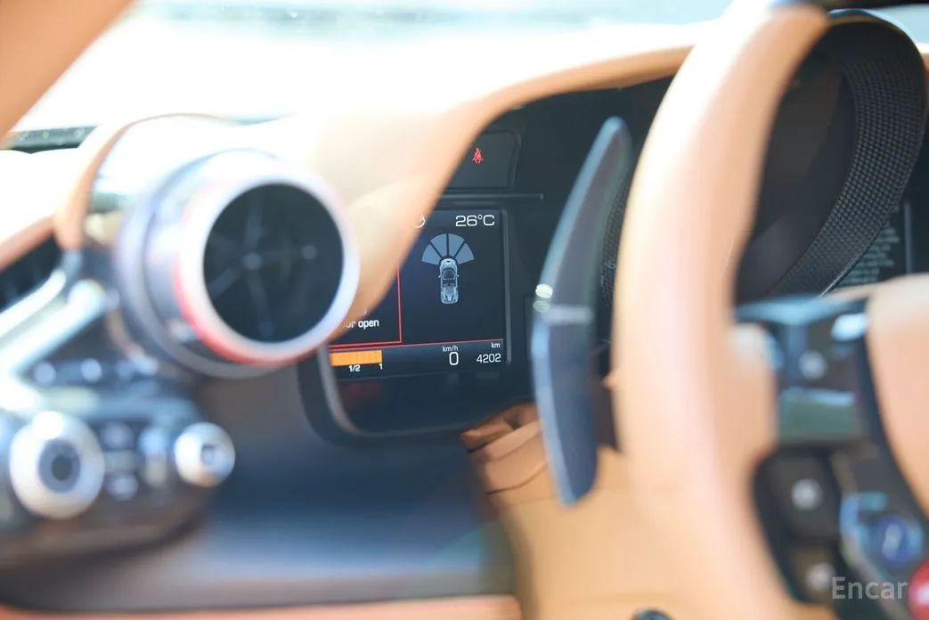 Фото 9 - Ferrari F8