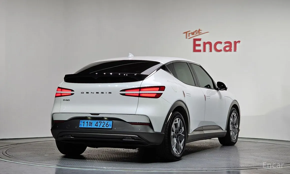 Фото 2 - Genesis GV60