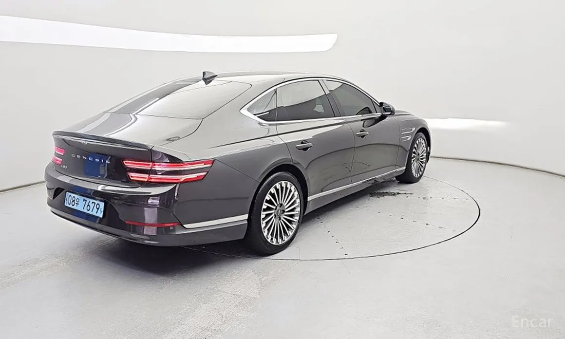 Фото 2 - Genesis G80