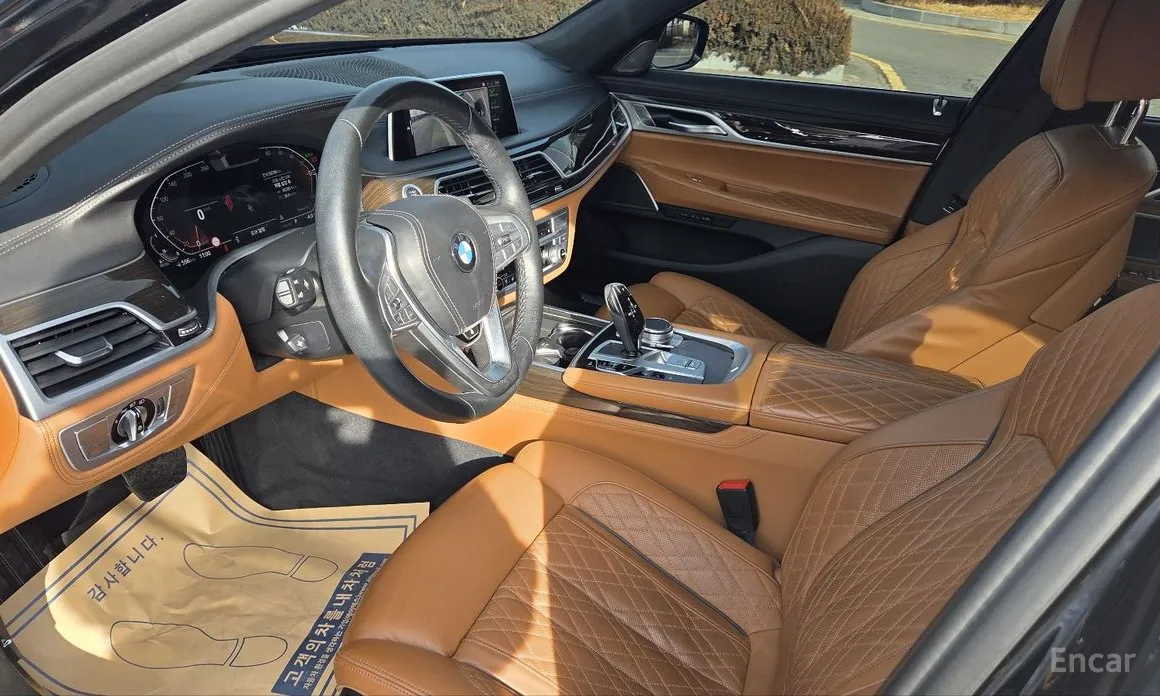 Фото 10 - BMW 7 Series