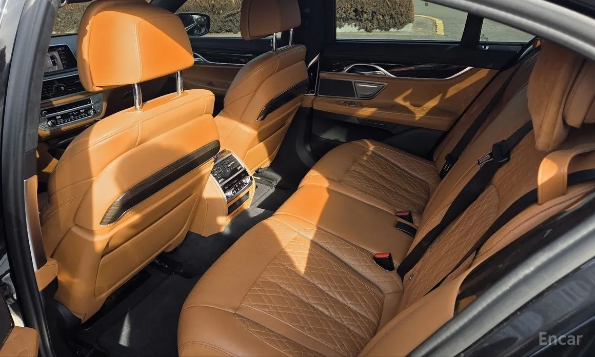 Фото 11 - BMW 7 Series