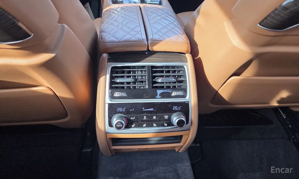 Фото 16 - BMW 7 Series