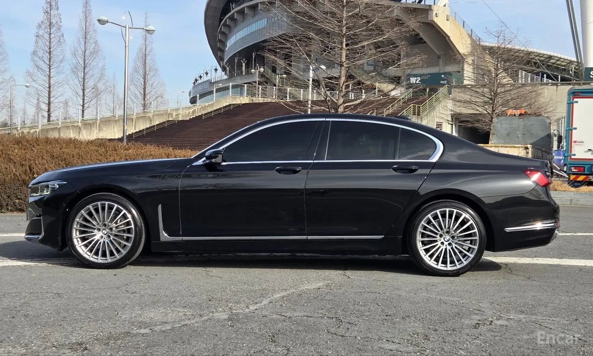 Фото 20 - BMW 7 Series