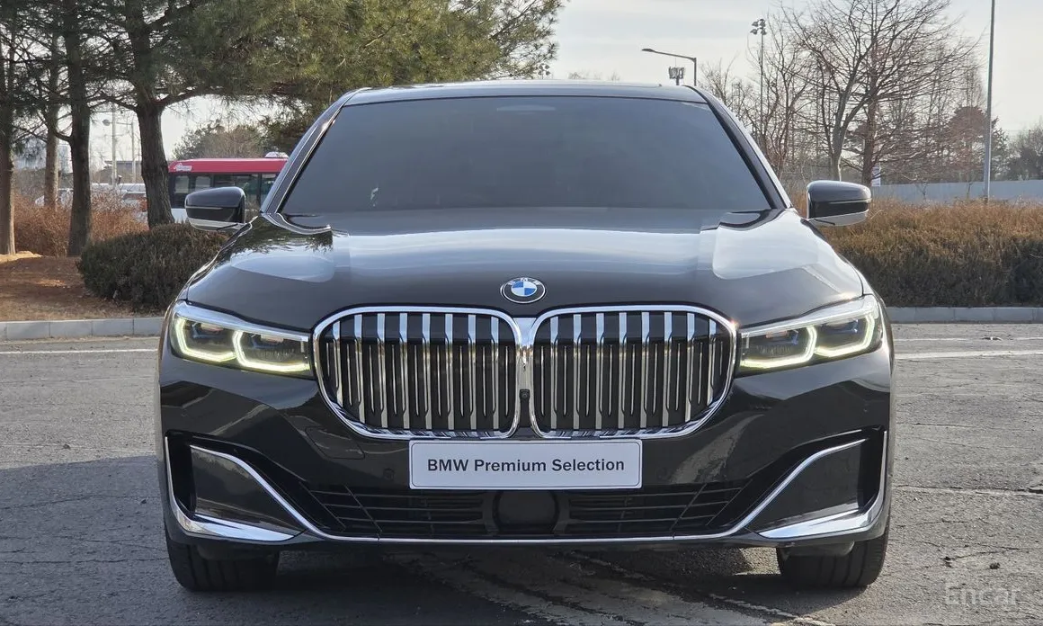 Фото 3 - BMW 7 Series