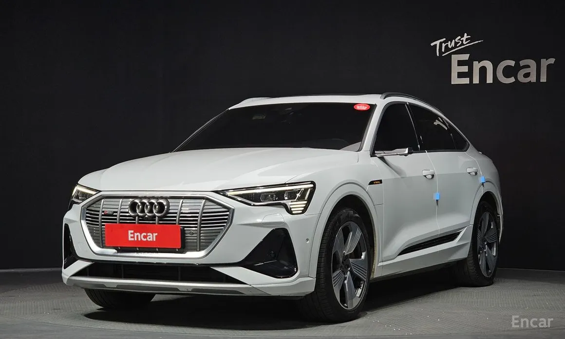 Фото 1 - Audi e-tron