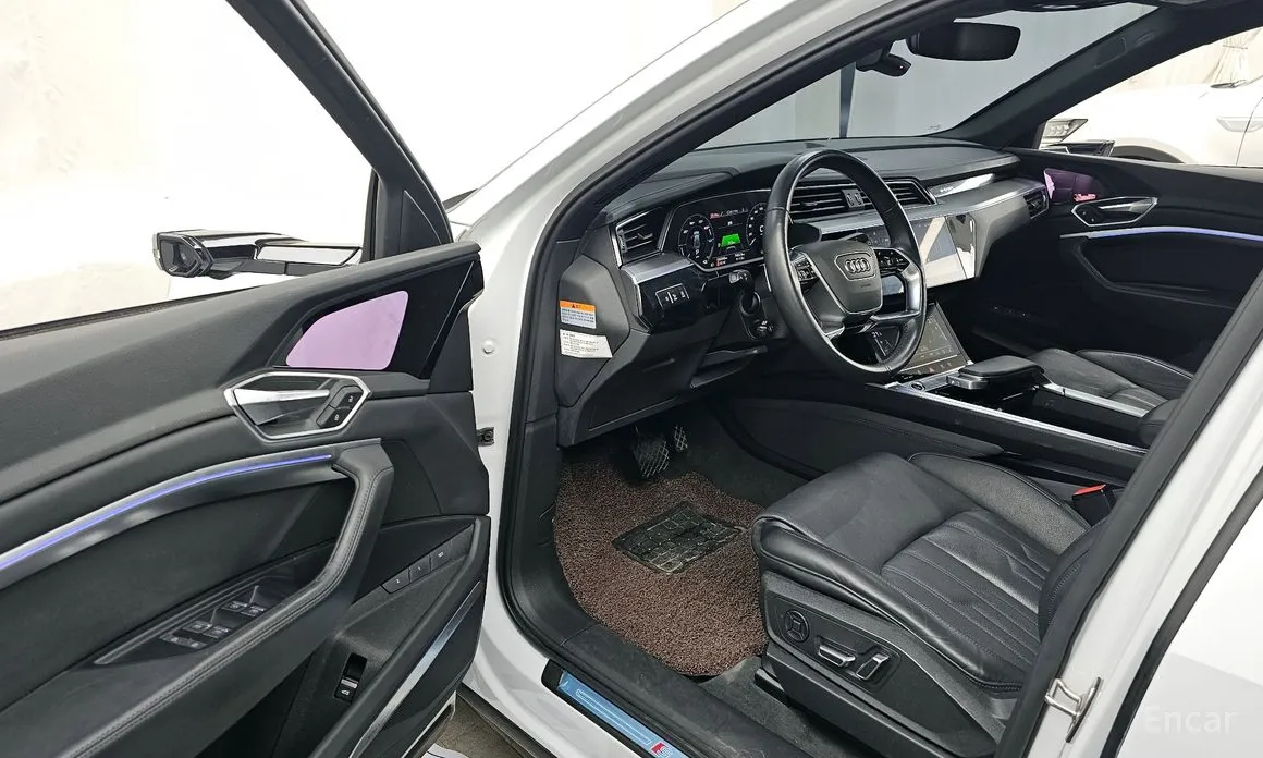 Фото 10 - Audi e-tron