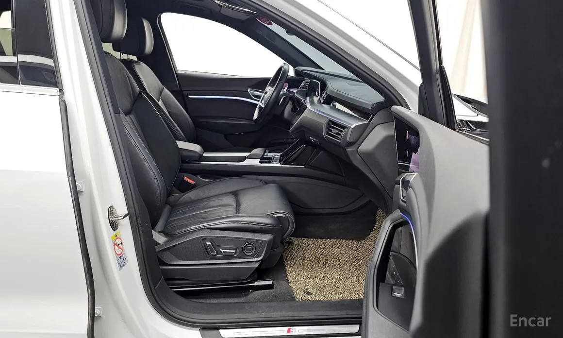 Фото 11 - Audi e-tron