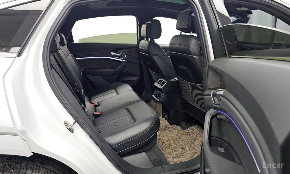 Фото 12 - Audi e-tron