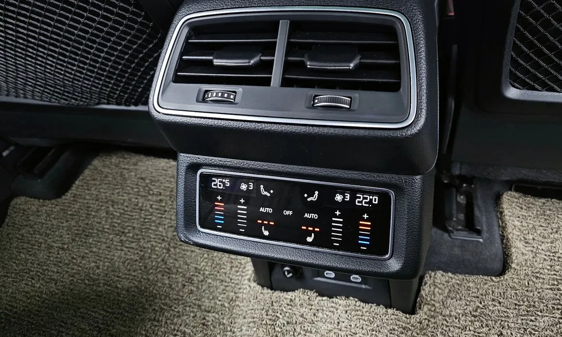 Фото 19 - Audi e-tron