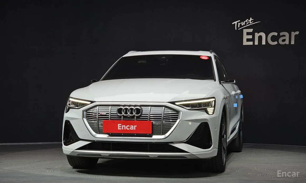 Фото 3 - Audi e-tron