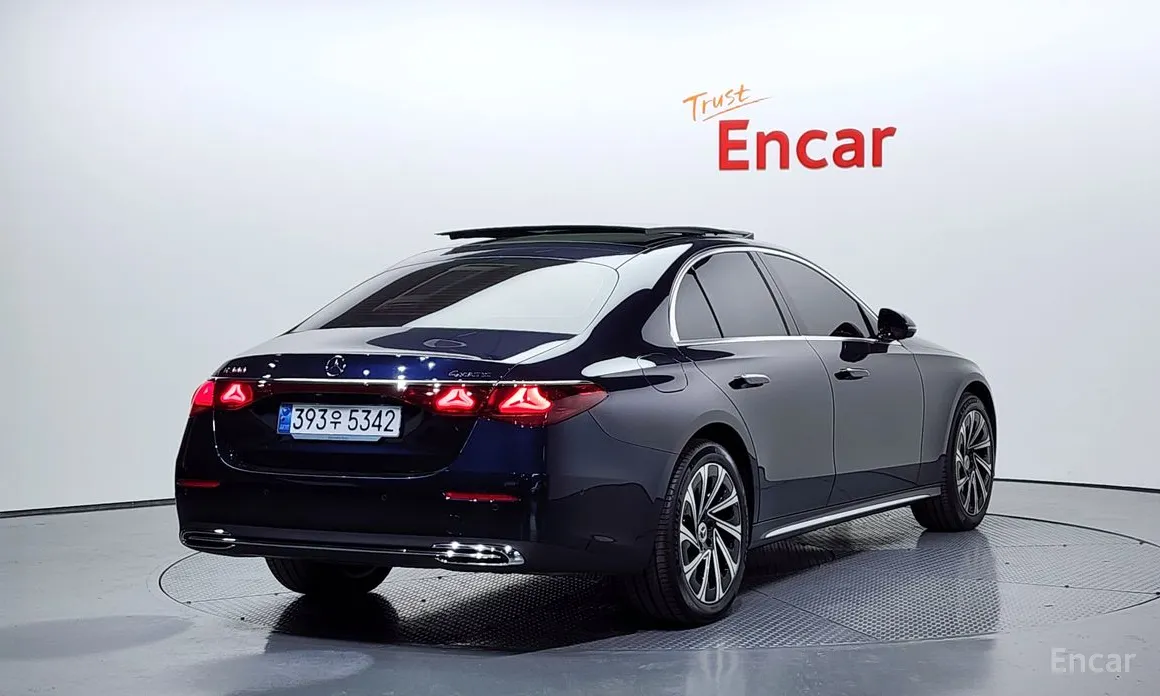 Фото 2 - Mercedes-Benz E-Class