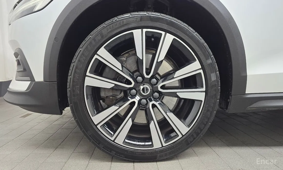 Фото 5 - Volvo V60