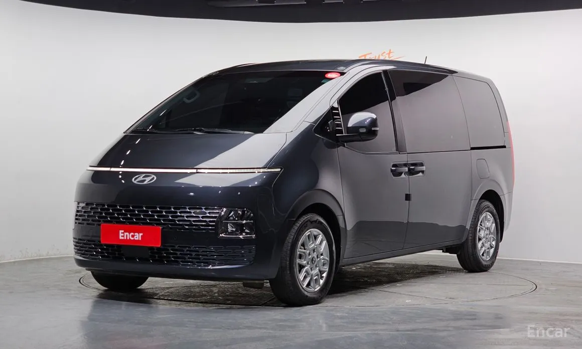 Фото 1 - Hyundai Staria