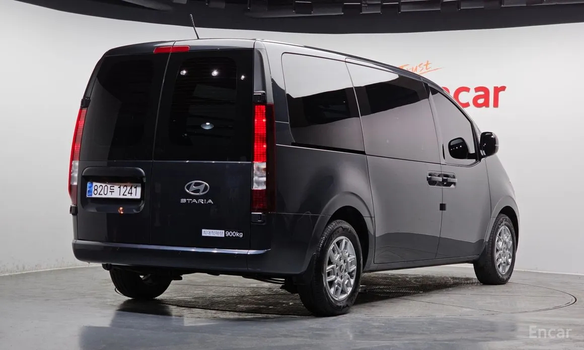 Фото 2 - Hyundai Staria