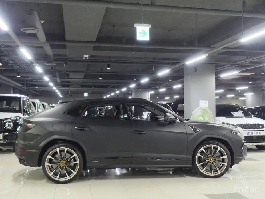 Фото 2 - Lamborghini Urus