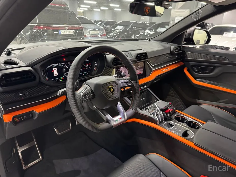 Фото 4 - Lamborghini Urus