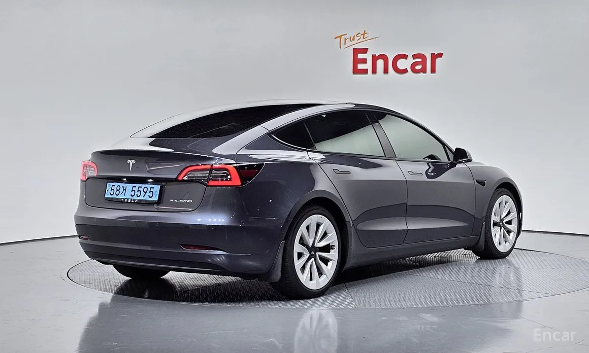 Фото 2 - Tesla Model 3