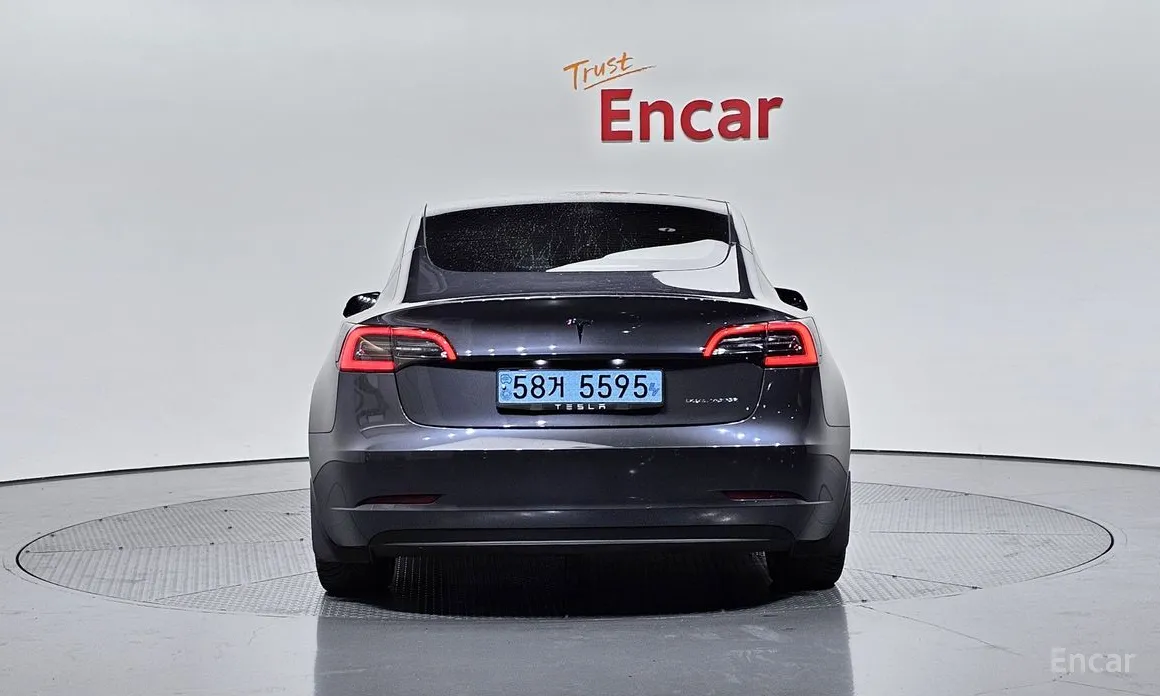 Фото 4 - Tesla Model 3