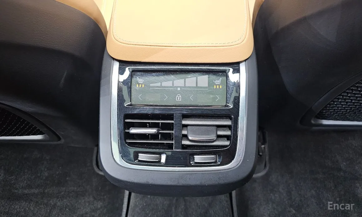 Фото 18 - Volvo XC90