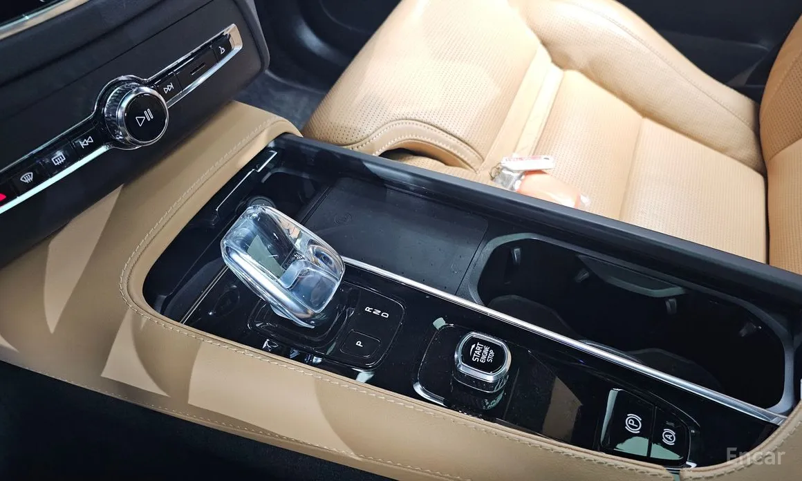 Фото 9 - Volvo XC90