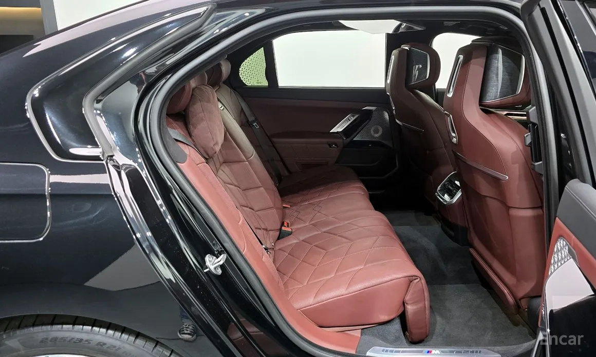 Фото 12 - BMW i7