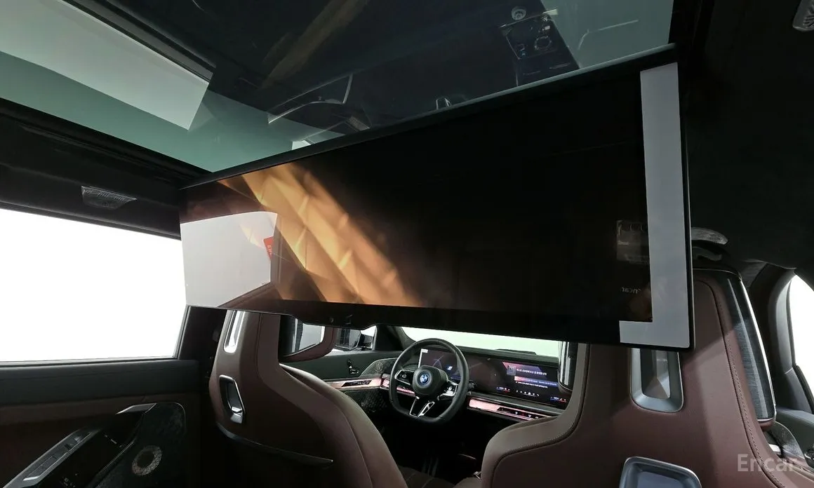 Фото 19 - BMW i7