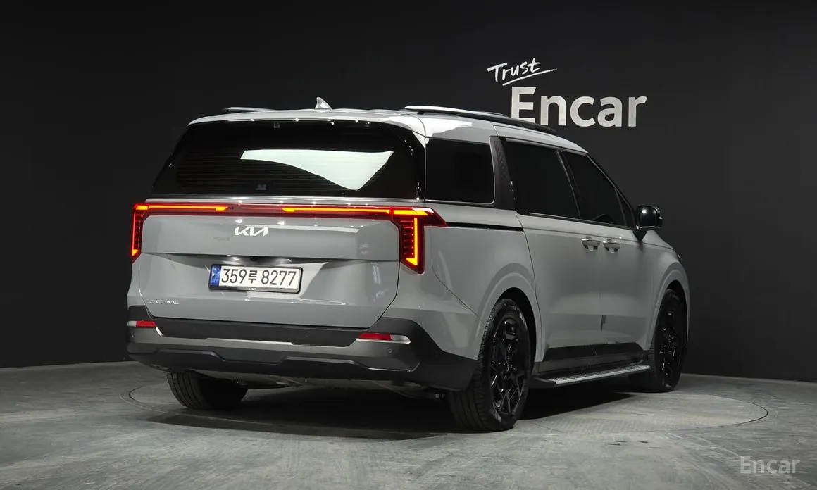 Фото 2 - Kia Carnival