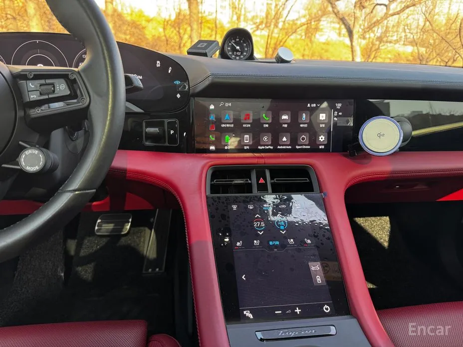 Фото 11 - Porsche Taycan