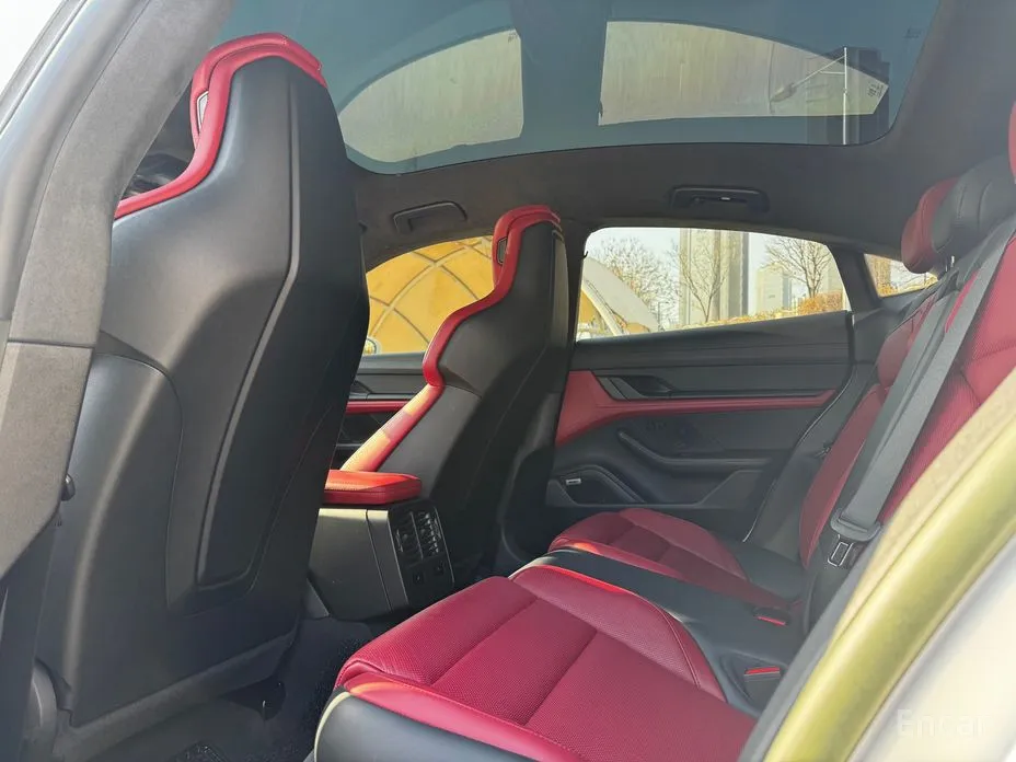 Фото 13 - Porsche Taycan