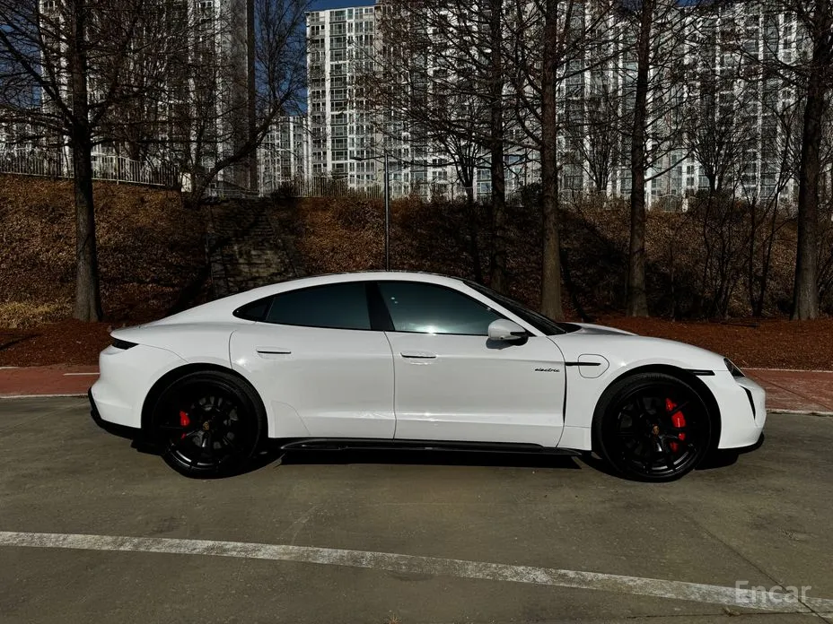 Фото 16 - Porsche Taycan