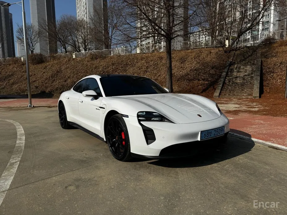 Фото 17 - Porsche Taycan