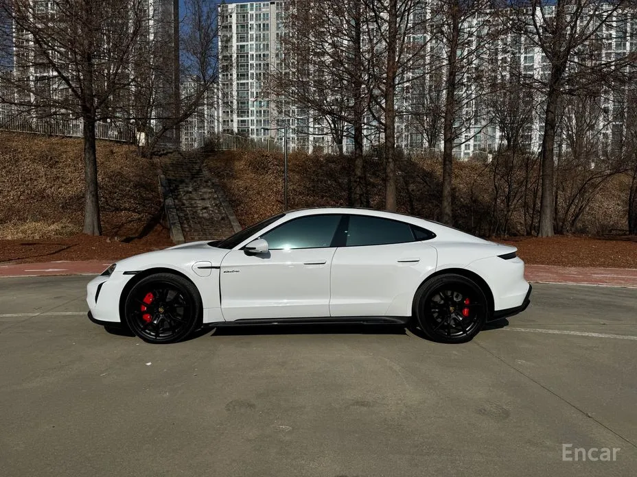 Фото 19 - Porsche Taycan