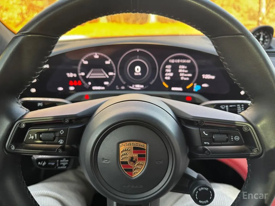 Фото 8 - Porsche Taycan